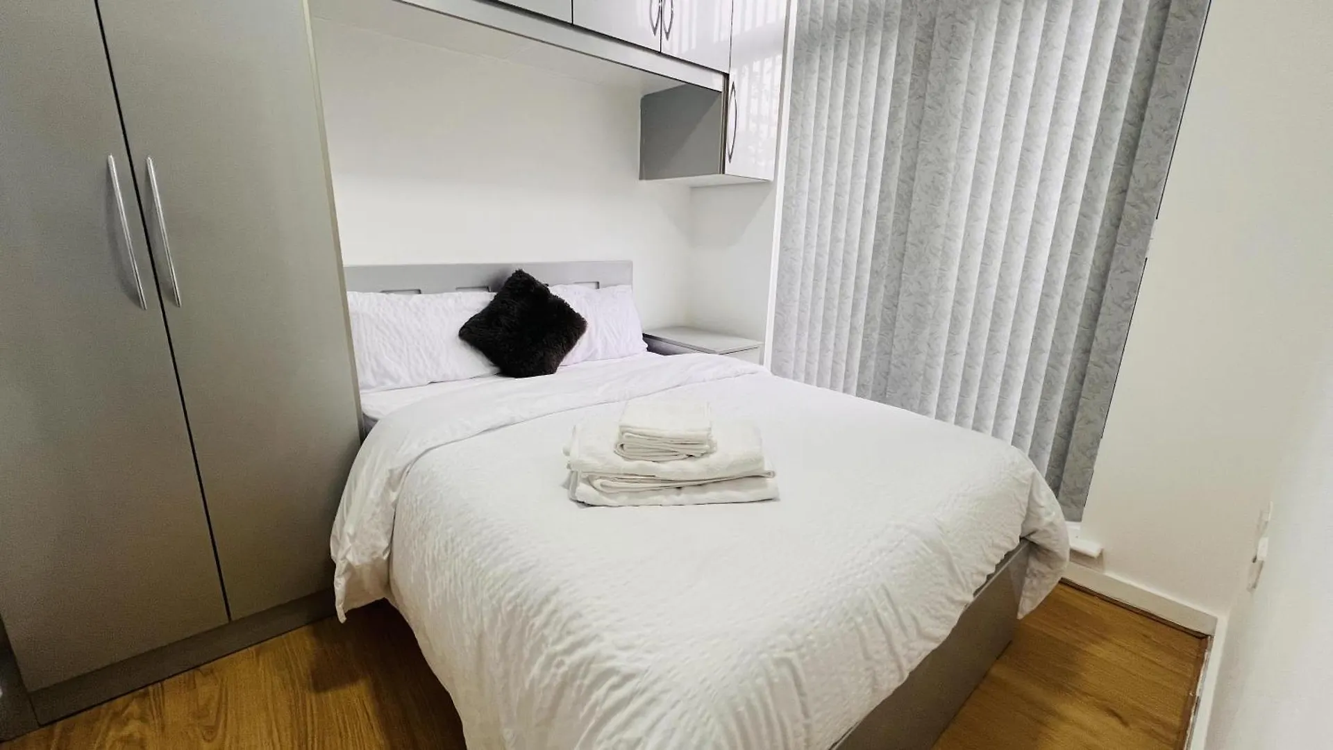 Holiday home 3-Bed House In Northolt Villa