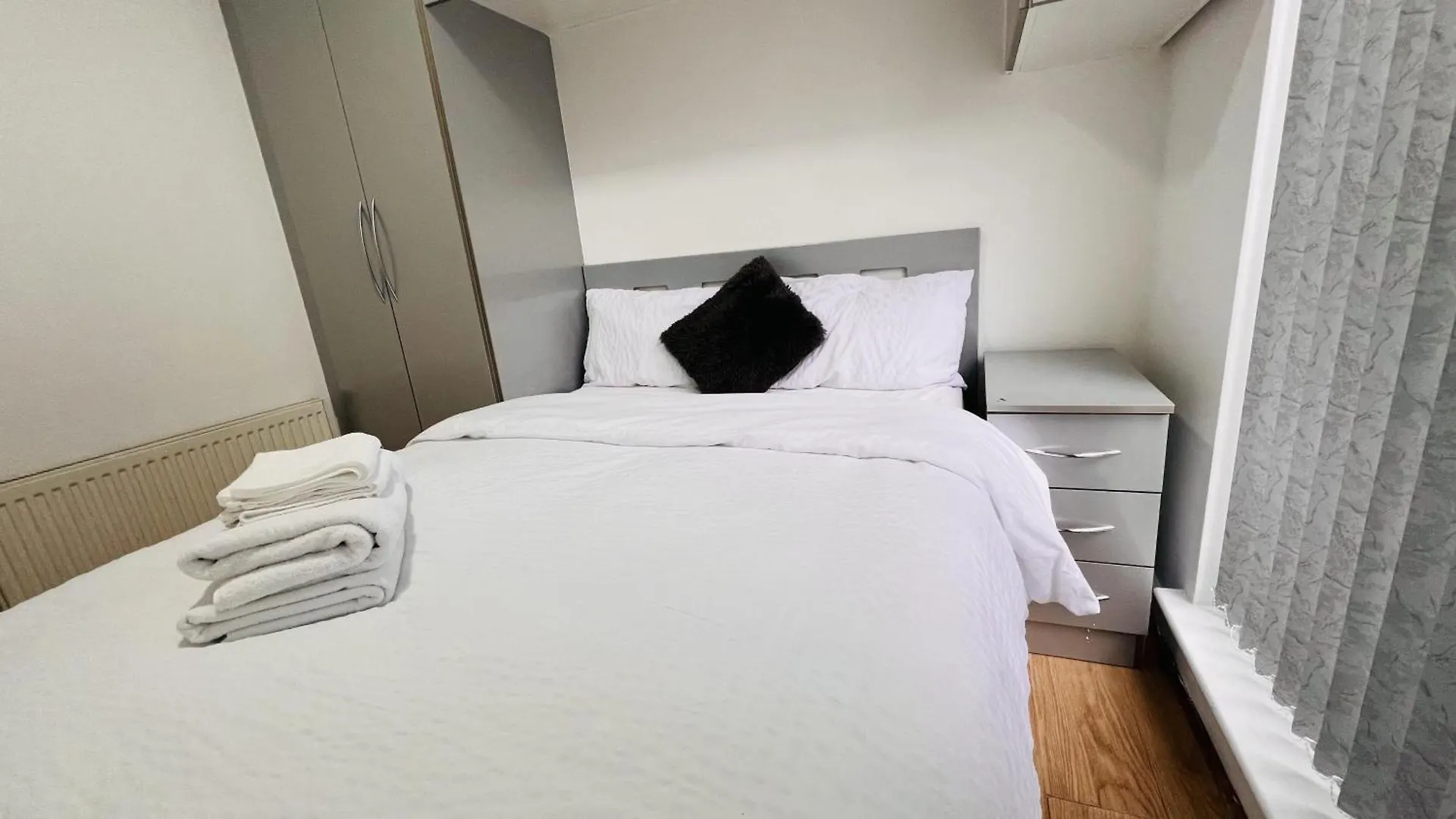 3-Bed House In Northolt Villa Holiday home